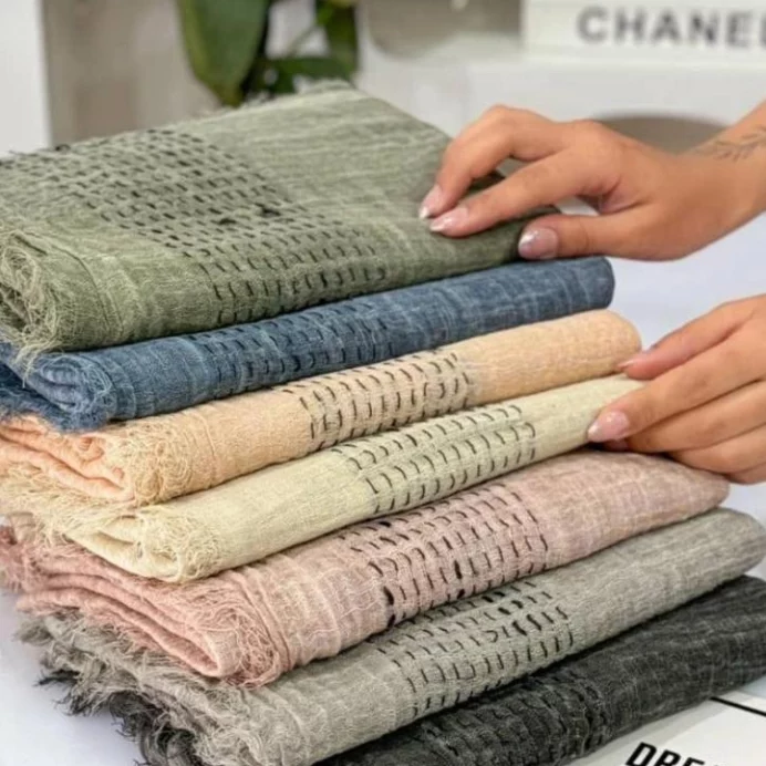 شال نخی زنانه بخیه‌دوزی ریشه سوزنی – سبک و ضدحساسیت