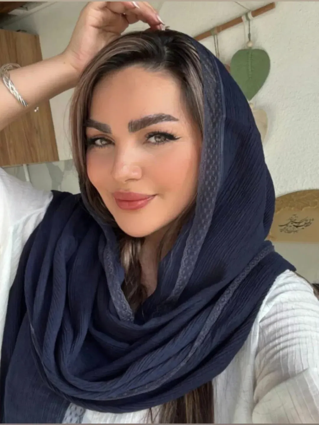 شال زنانه پلیسه برشکا دور دانتل