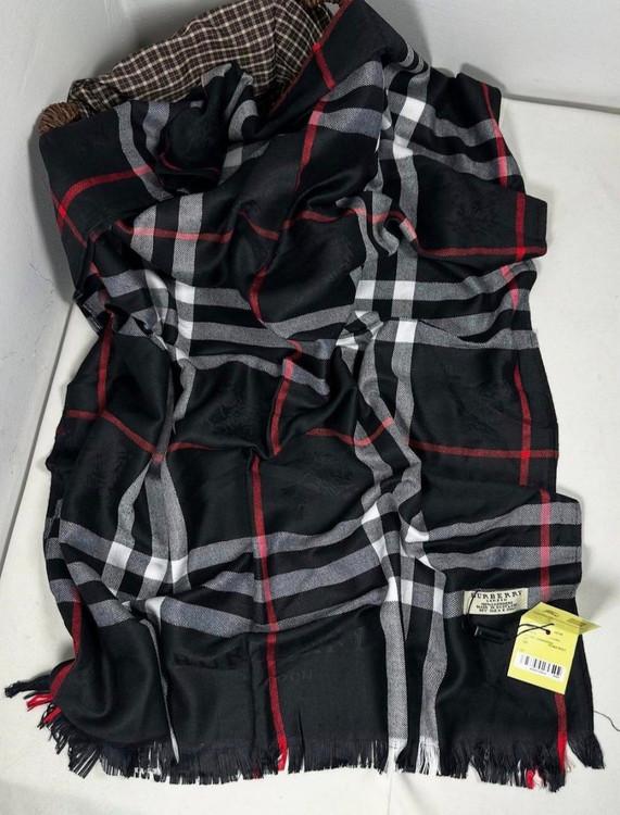 شال زنانه ژاکارد طرح باربری (مشکی)