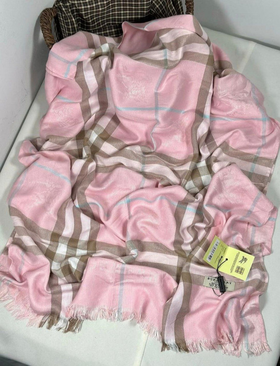 شال زنانه ژاکارد طرح باربری(صورتی)